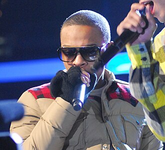 Audience at a Bow Wow concert